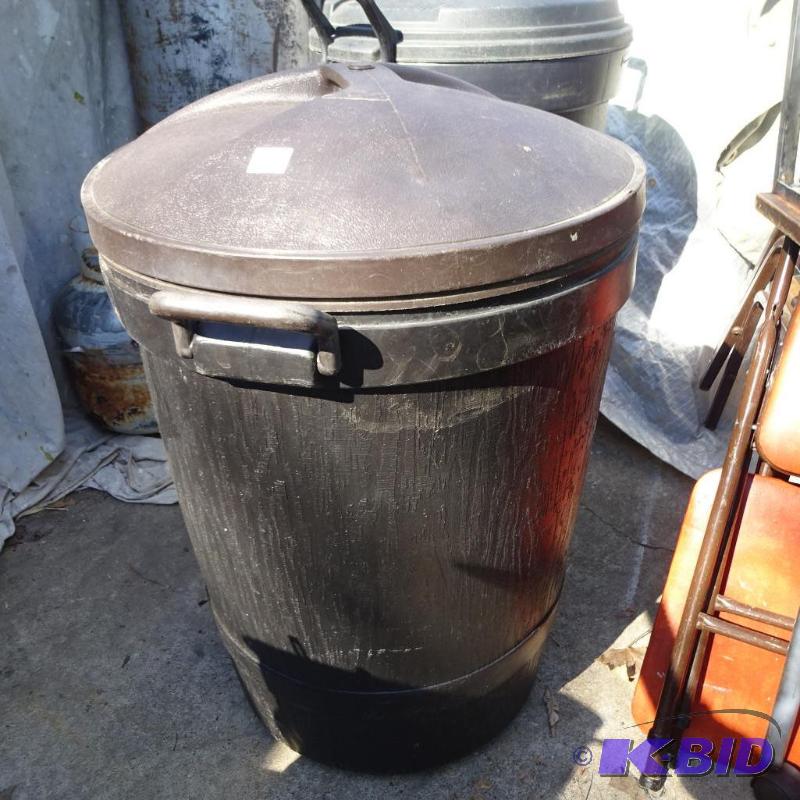 lot 38 image: Garbage Can with Lid...
