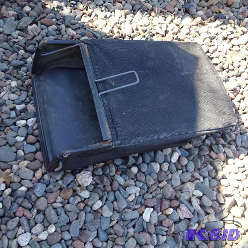 lot 51 image: Toro  Push Mower Bagger...