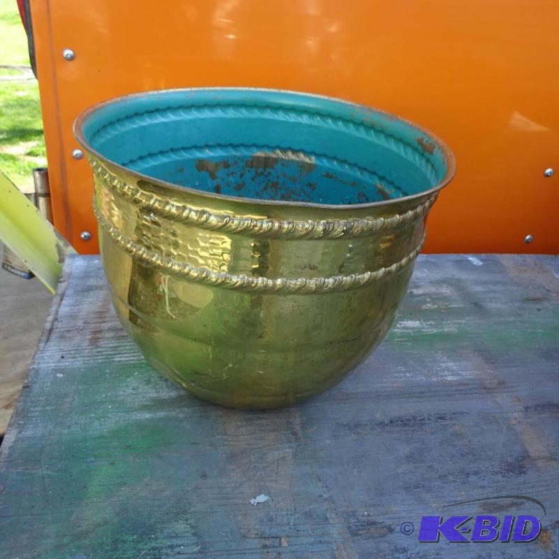 lot 61 image: Brass Flower Pot 9&quot...