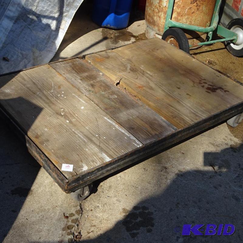 lot 81 image: 24 X 36 4 Wheel Metal Cart...