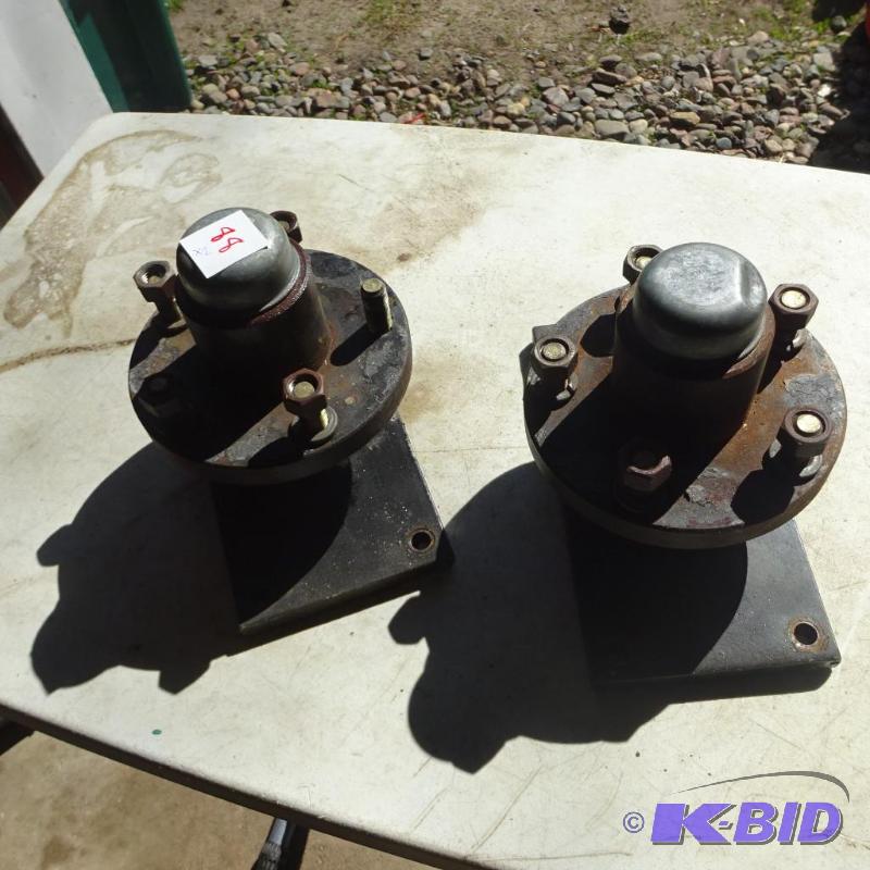 lot 88 image: 2 Wheel Hubs...