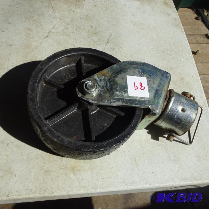 lot 89 image: 6&quot Swivel Casters...