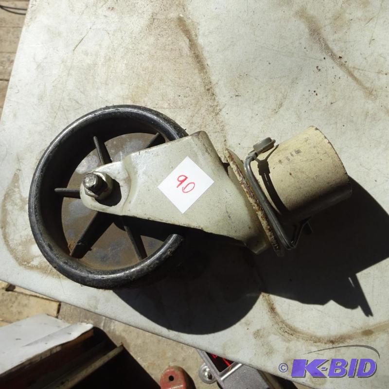 lot 90 image: 6&quot Swivel Casters...