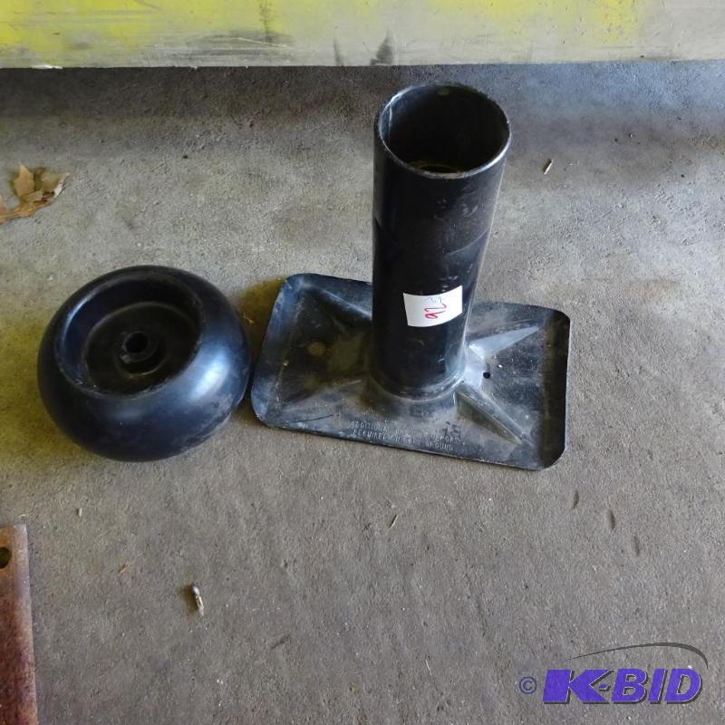 lot 92 image: Trailer Jack Base. John Deere Mower Deck Guid...