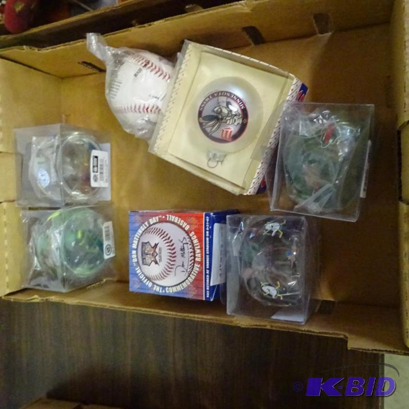 lot 107 image: Hockey and Baseball Memoralabillia...