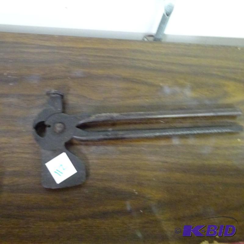 lot 112 image: Ranch Man Vintage Tool...