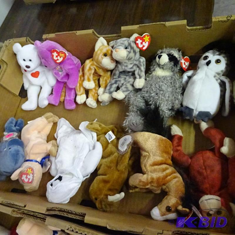 lot 158 image: 12 Beanie Babies...