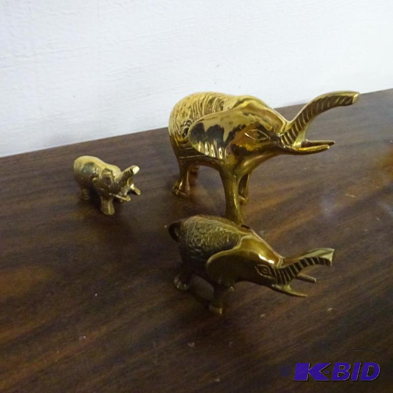 lot 174 image: Brass Elephants...