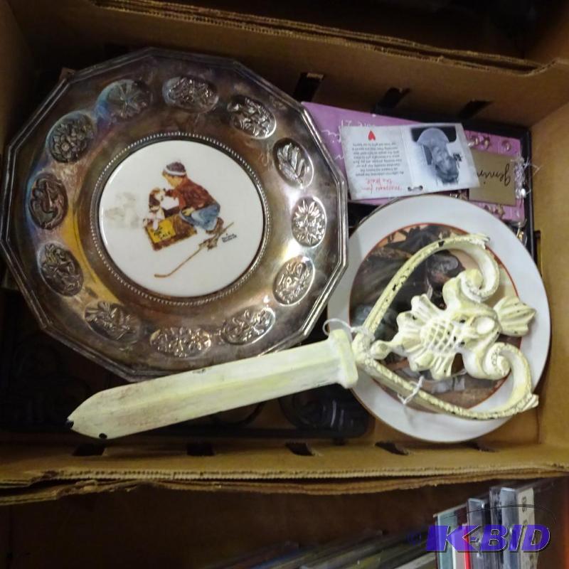 lot 199 image: Misc Home Collectible Decor...