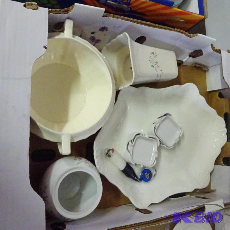 lot 206 image: Misc Ceramic Dishware...