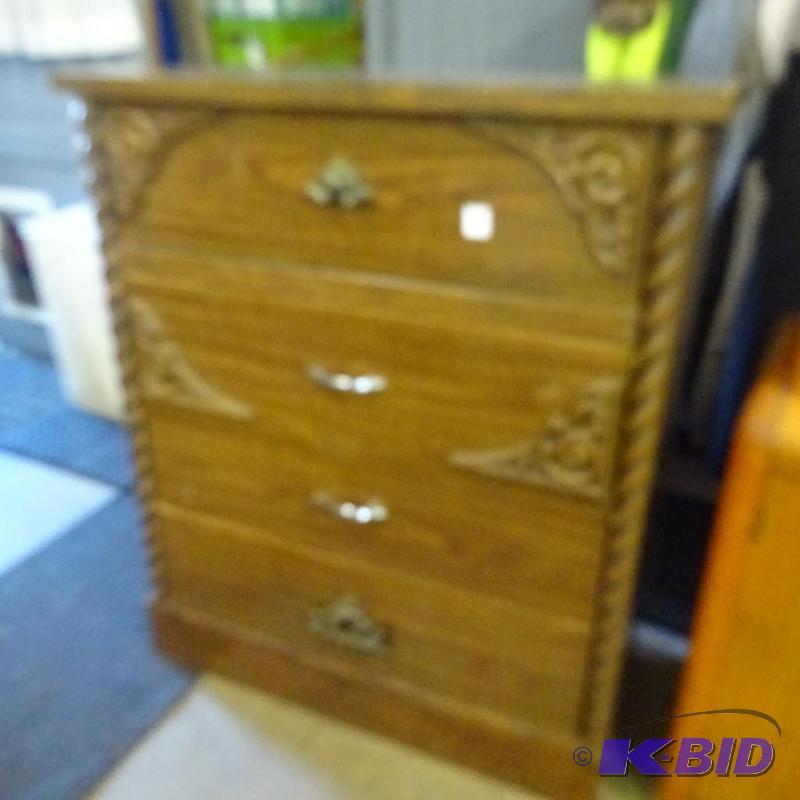 lot 4 image: Vintage 4 Drawer Dresser 34 X 17 X40...