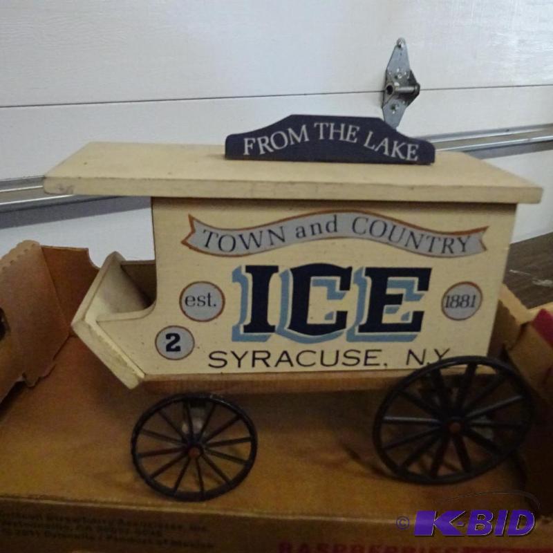 lot 50 image: Ornamental Wagon...