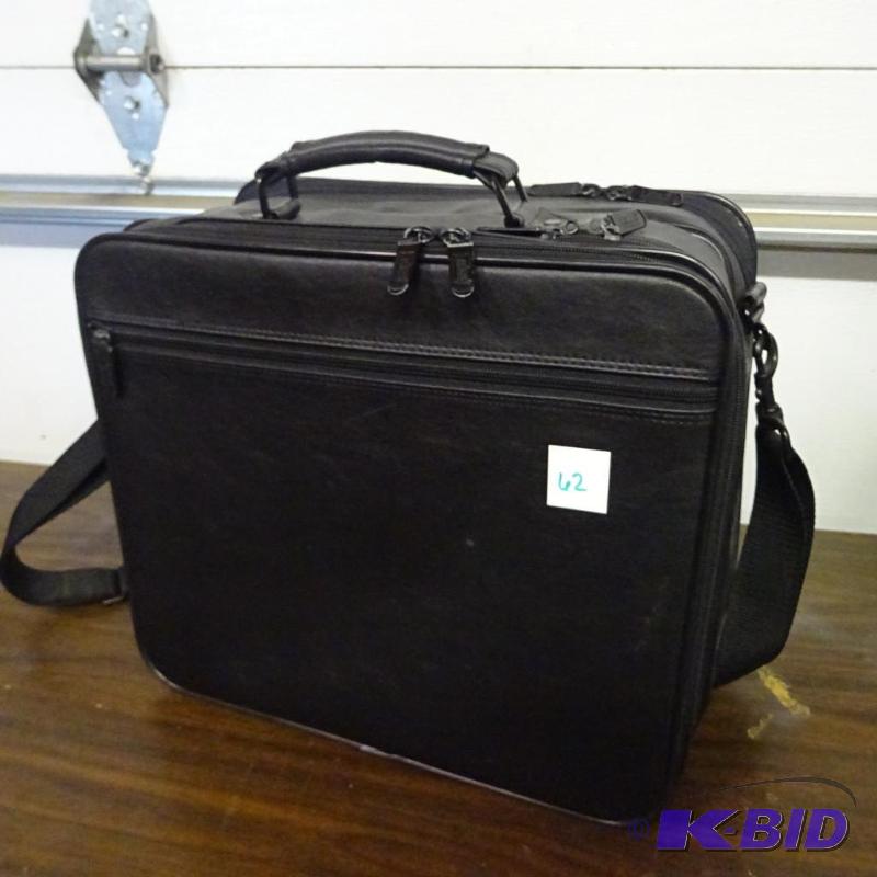 lot 62 image: Targus Laptop Case...