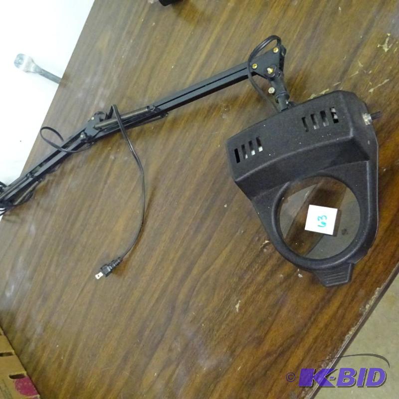 lot 63 image: Desk Mount Lighted Magnifying Light...