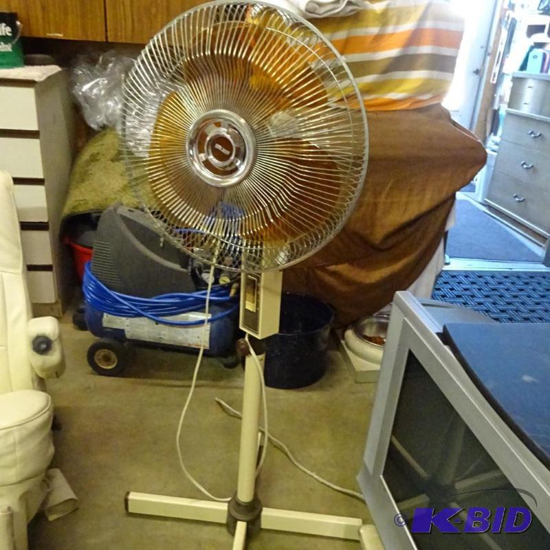 lot 8 image: Galaxy Pedestal Fan WOrks...