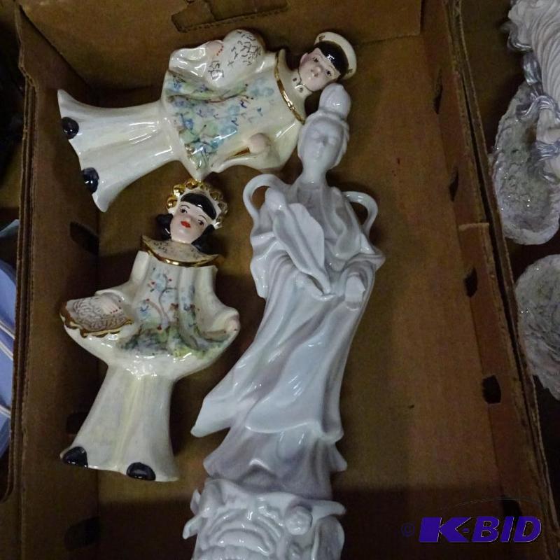 lot 96 image: 3 Decorative Figurines...