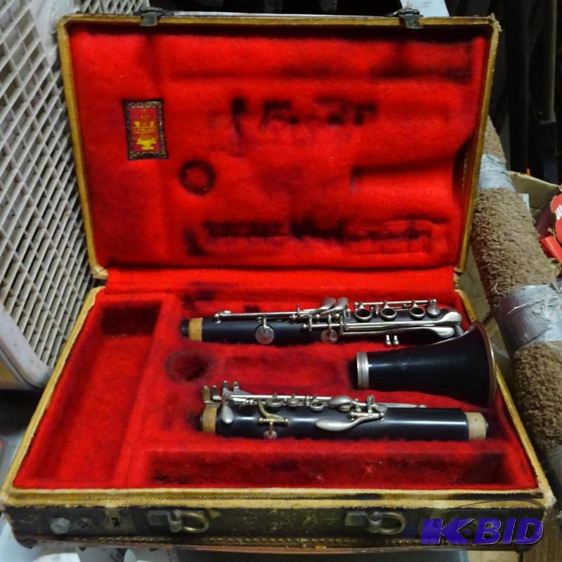 Vintage Henlin Clarinette with Case...