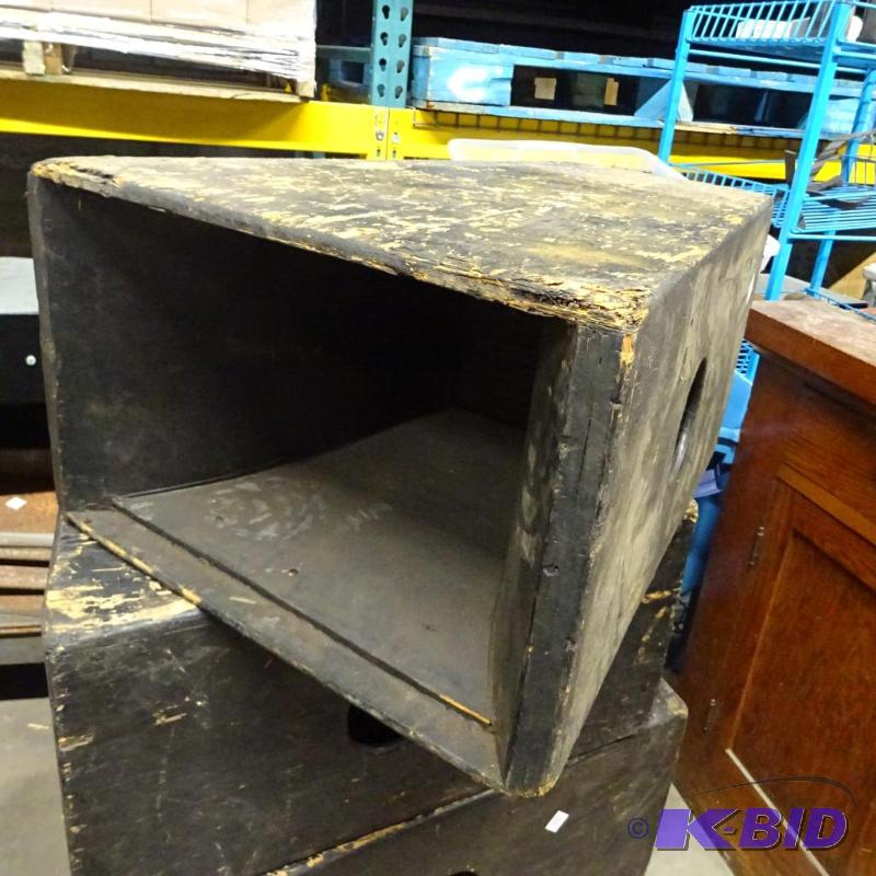 Wood Speaker Box with Built in Speaker. 2 Plu...
