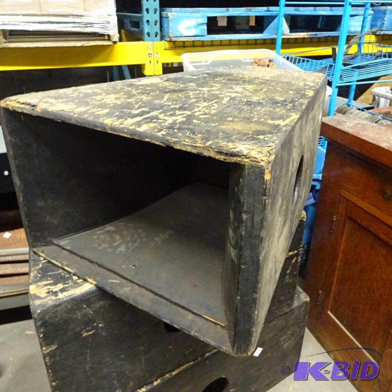 Wood Speaker Box with Built in Speaker. 2 Plu...