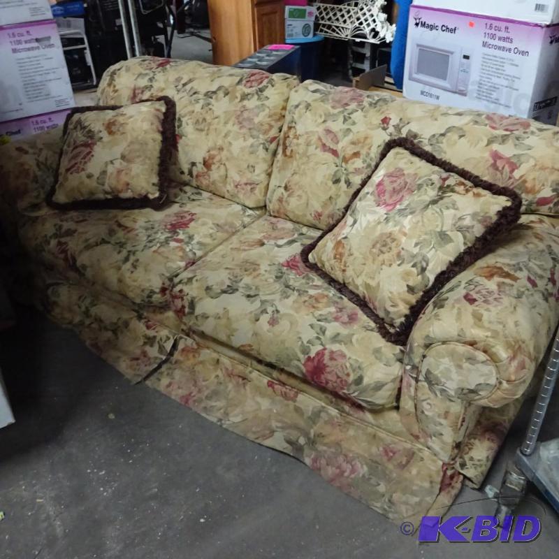 Full SIzed Sofa Couch, Nice Shape. 2 Throw Pi...
