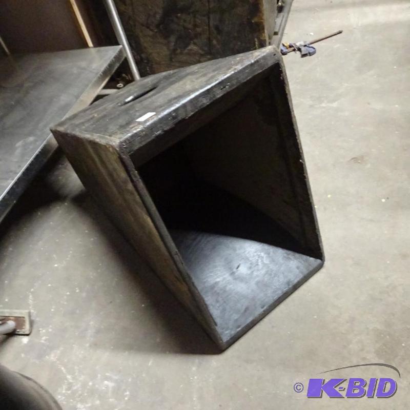 Wood Speaker Box with Built in Speaker. 2 Plu...