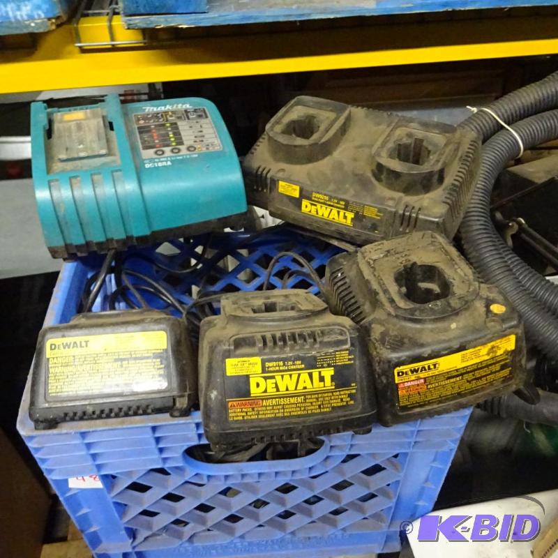 4 Dewalt and 1 Makita Battery Charger...