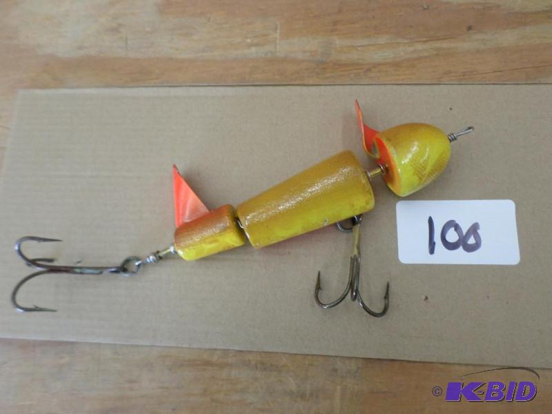 lot 100 image: (1) Muskie Crankbait...