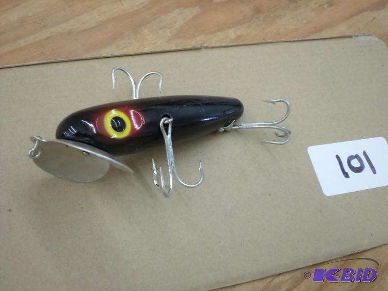 lot 101 image: (1) Jitterbug Muskie Lure...