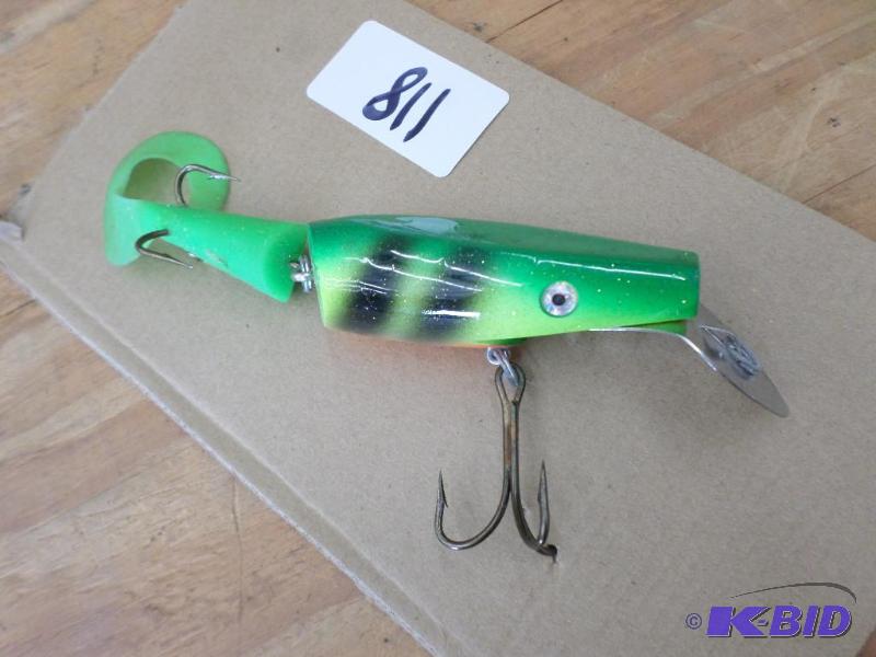 lot 118 image: (1) Jointed Muskie Crankbait...