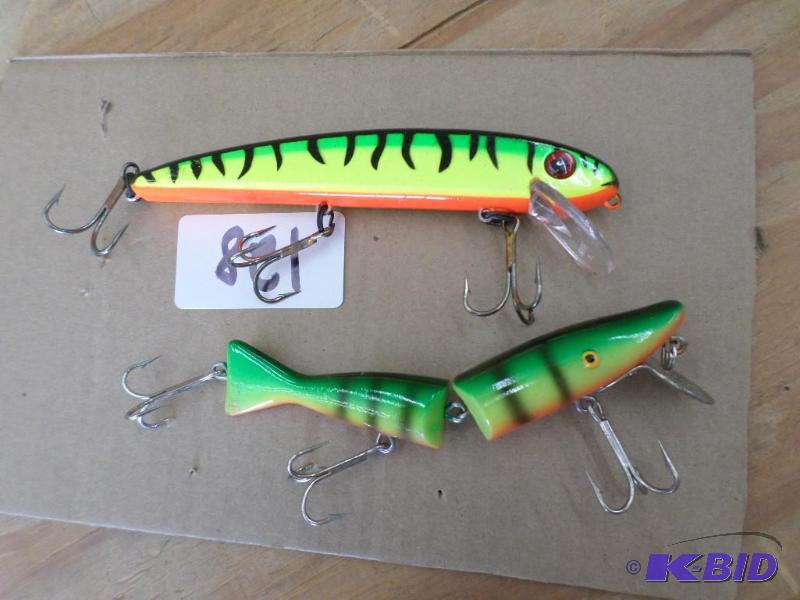 lot 128 image: (2) Muskie Crankbaits...