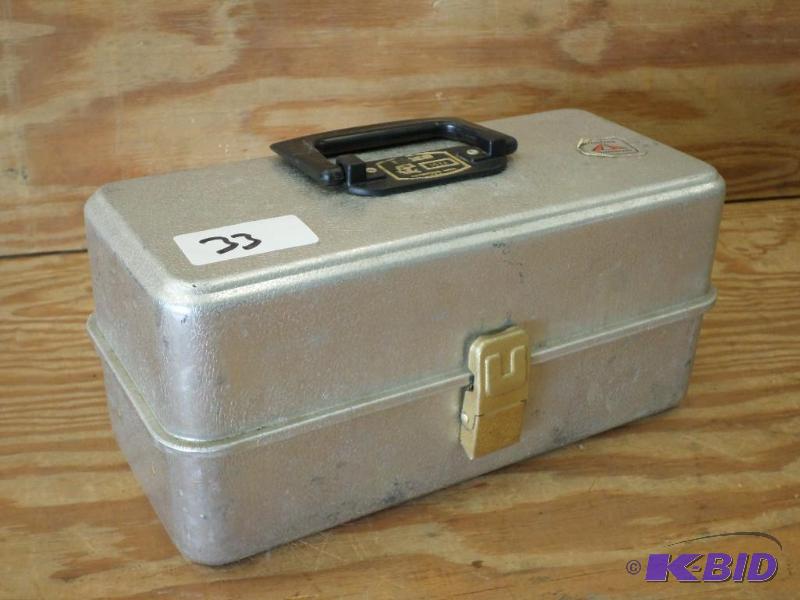 lot 33 image: Vintage UMCO 103A Tackle Box...
