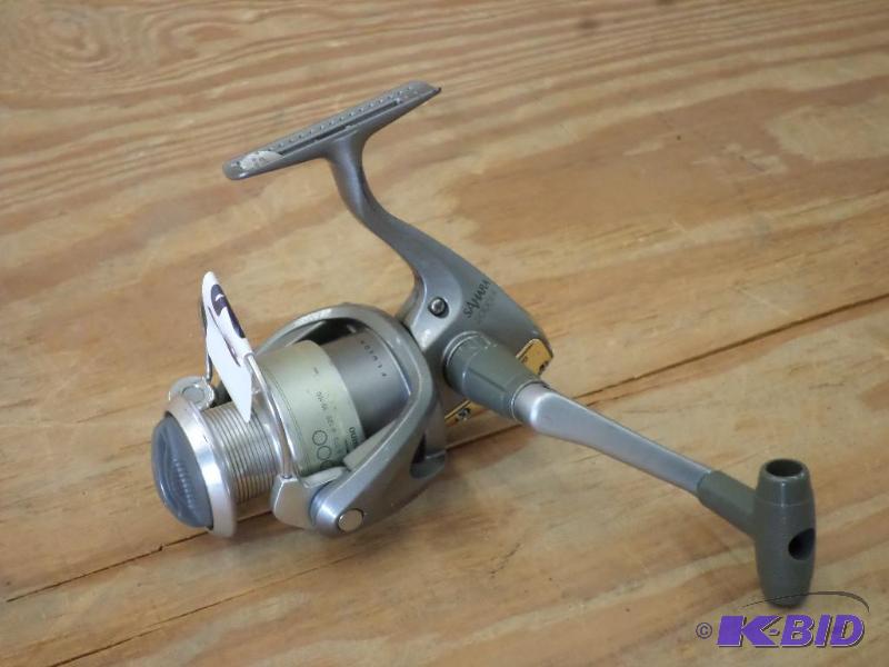 lot 69 image: Shimano 2000FA Sahara Spinning Reel...