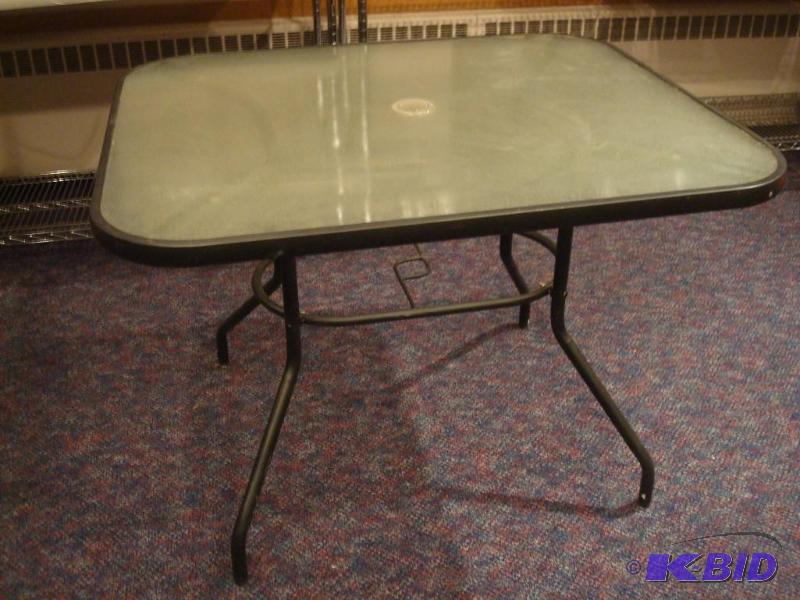 lot 11 image: Small Patio Table Matches Lot #10...