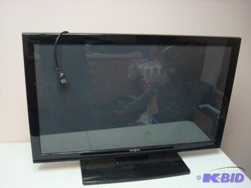 lot 124 image: 50 Inch Plasma&nbspFlatscreen&nbspTV Cracke...