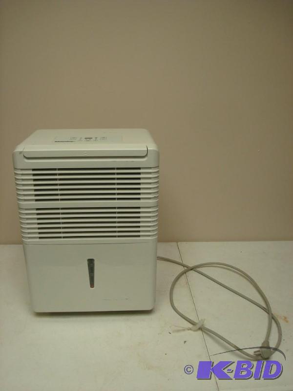 lot 18 image: Danby Dehumidifier, Works Fine Model DDR30B2G...