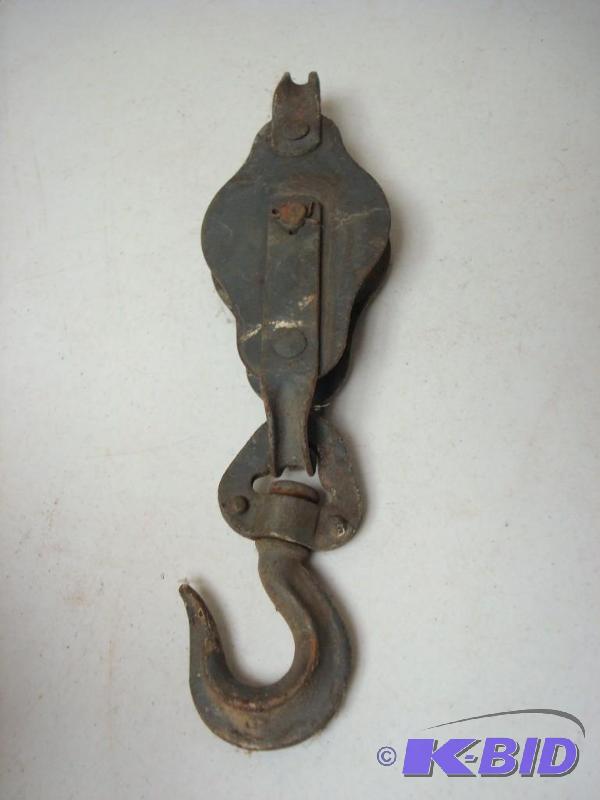 lot 25 image: Vintage Transfer Hook Pulley...