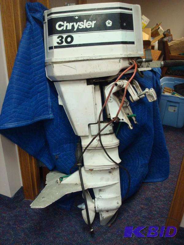 lot 3 image: Chrysler 30 Outboard Boat Motor For Parts Or ...