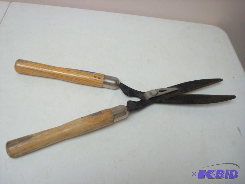 lot 46 image: Pruning Sheers...