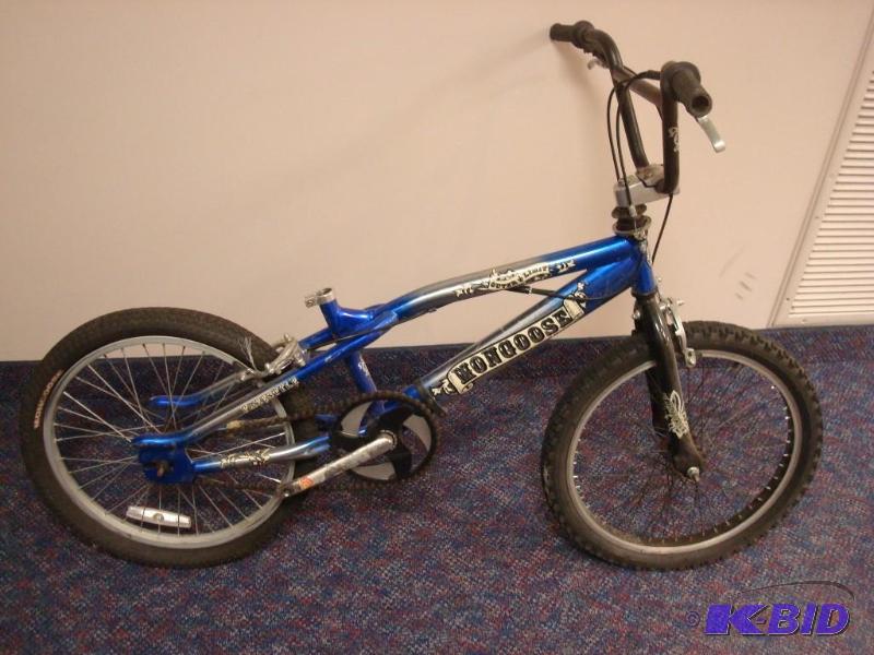 lot 7 image: Mongoose Bike Needs Seat, Pedals And Maintena...