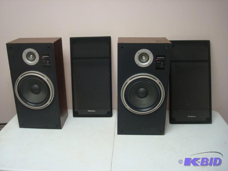 lot 76 image: Pair of Techniques &nbspSB-L31&nbspSpeakers...