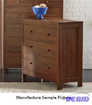 lot 108 image: Three Drawer Chest - Oak finish - Versatile t...