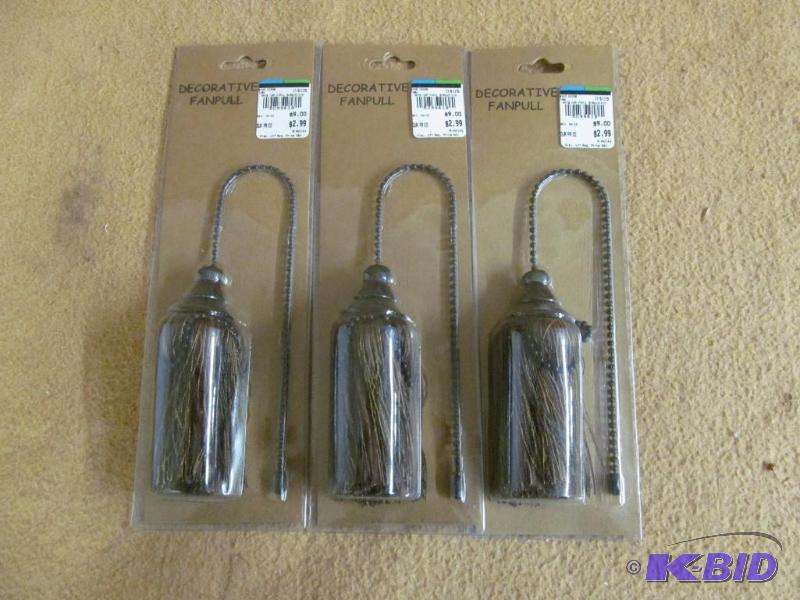 lot 10 image: Fan pulls