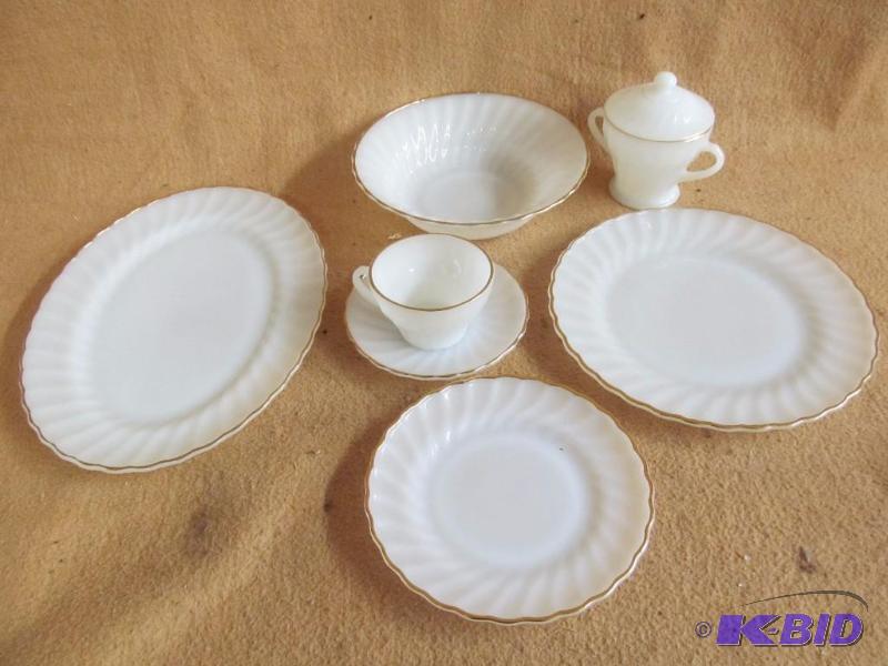 lot 133 image: Dish set