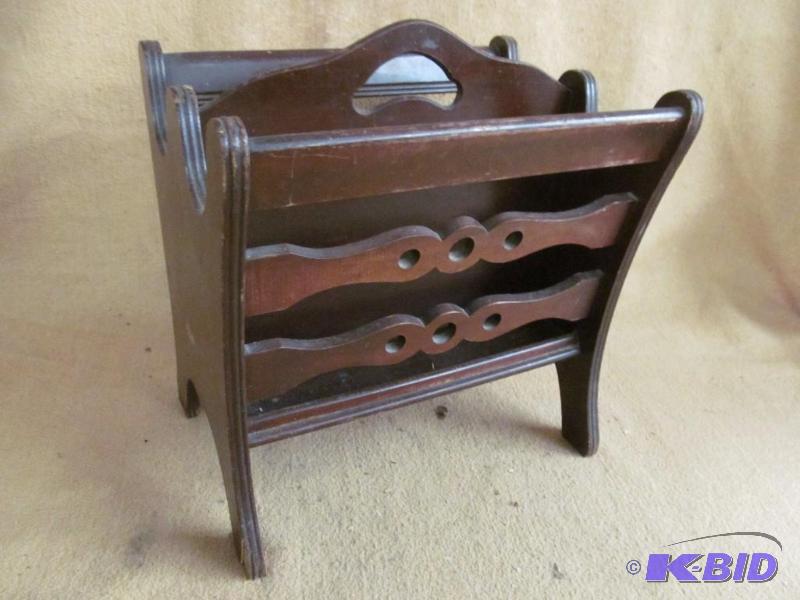 lot 135 image: Magazine rack