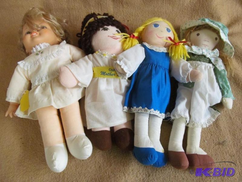 lot 138 image: Dolls