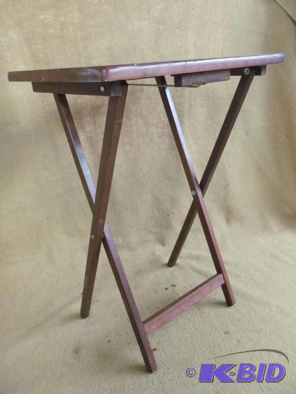 lot 149 image: TV tray