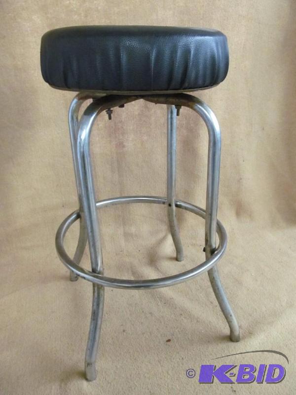 lot 150 image: Bar Stool
