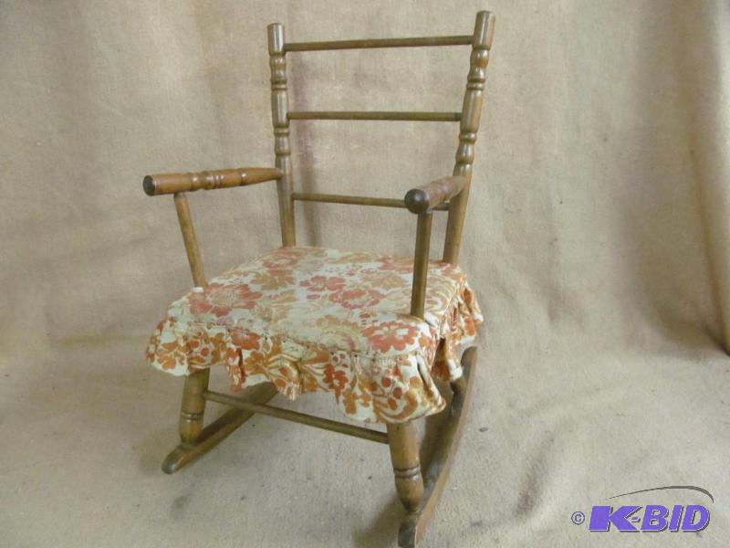 lot 172 image: Rocking chair