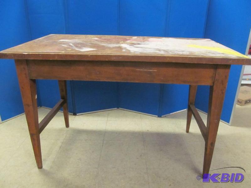 lot 179 image: Table