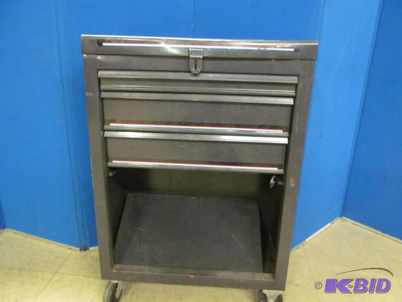 lot 184 image: Tool chest